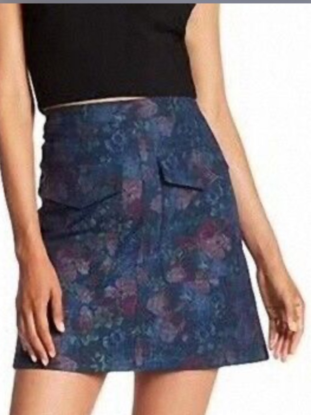 ERIN FETHERSTON Anthropologie
womenβs Midnight Blooms Mini Skirt